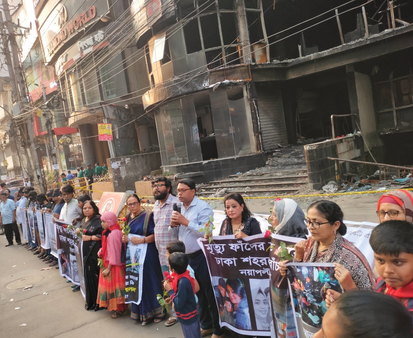 ‘বাণিজ্যিক ভবনগুলোর অনুমতি-ছাড়পত্র পরীক্ষা করে দেখার দাবি’