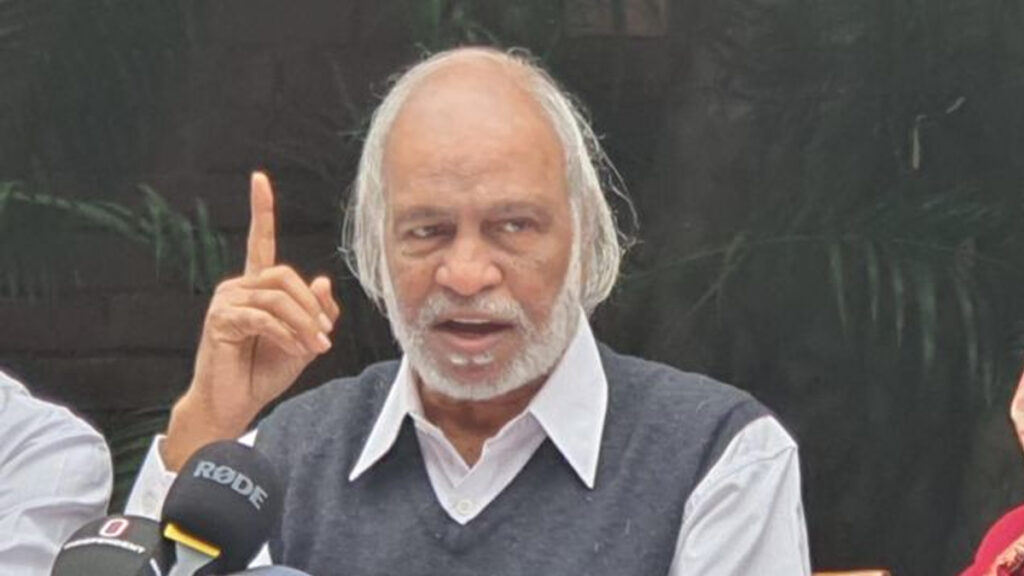 গণতান্ত্রিক পদ্ধতিতে সরকারকে হঠানো হবে : মঈন খান