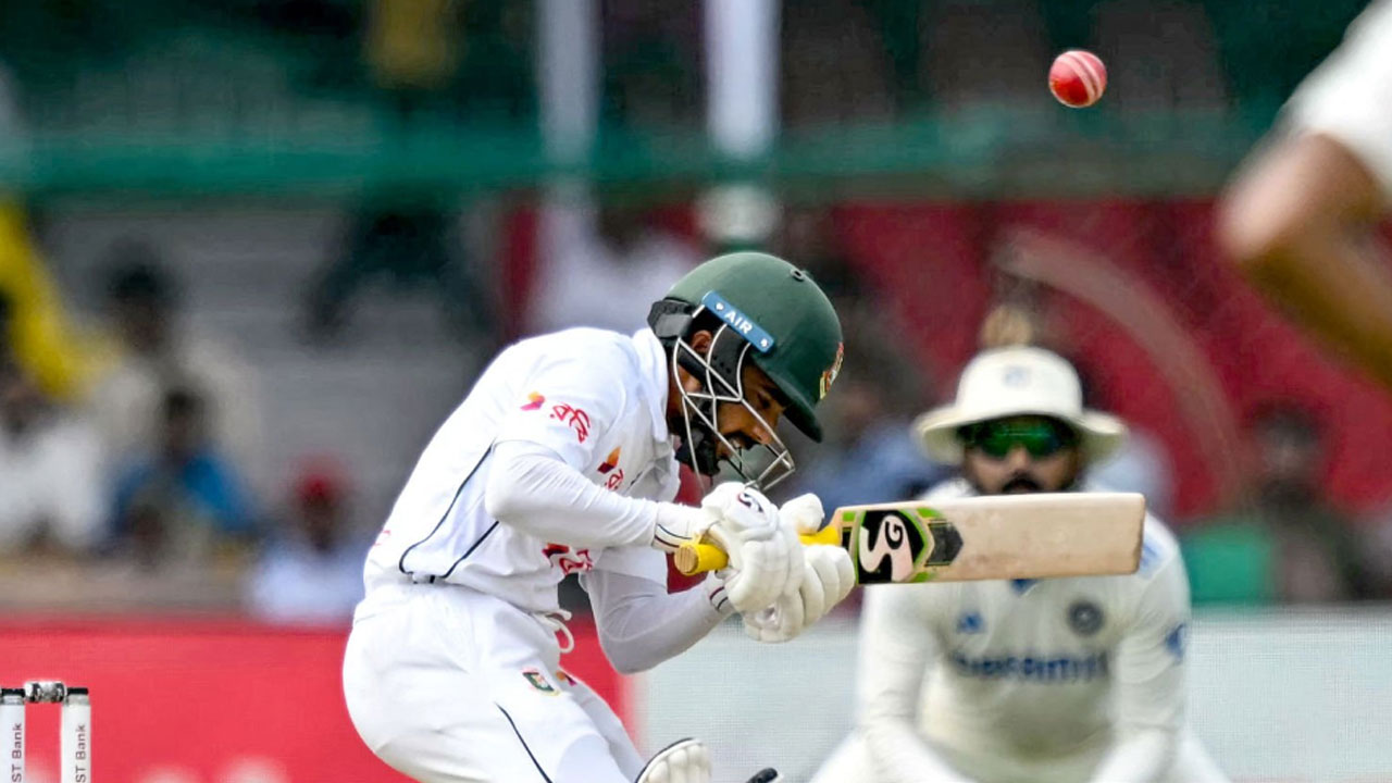 দুই দিনের অপেক্ষার পর মাঠে গড়াল কানপুর টেস্ট