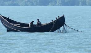 দীর্ঘ ৮ বছর পর নাফ নদীতে মাছ ধরার অনুমতি