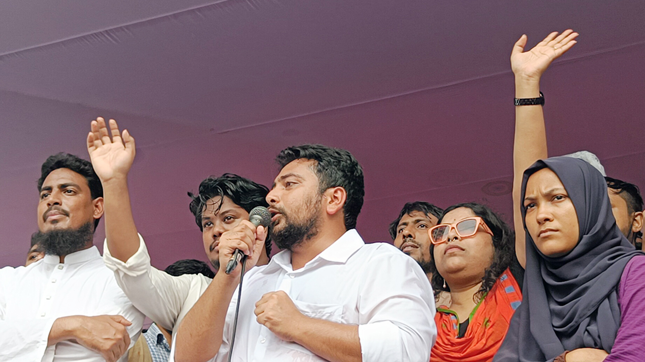 গোপালগঞ্জের সাধারণ মানুষকে যেন হেনস্তা করা না হয়, সরকারকে নাহিদ