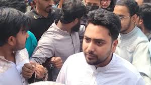 শহীদকন্যা ধর্ষণ: পরিবারের পাশে দাঁড়ালেন নাহিদ ইসলাম