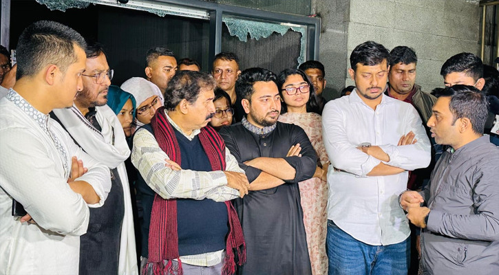 দুই পত্রিকায় হামলা, সরকারের একটি অংশের সংশ্লিষ্টতা ছাড়া সম্ভব নয়: নাহিদ