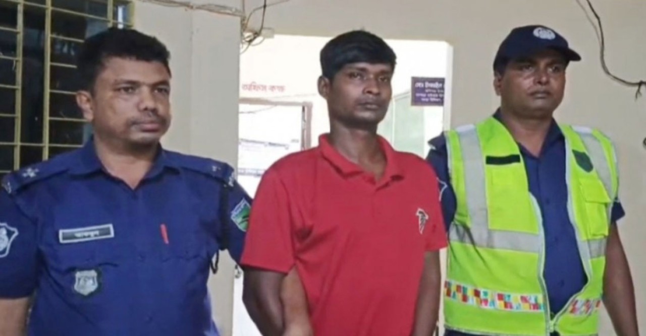 নাটোরে সড়ক দুর্ঘটনায় ৮ জন নিহতের ঘটনায় ট্রাকচালক গ্রেপ্তার