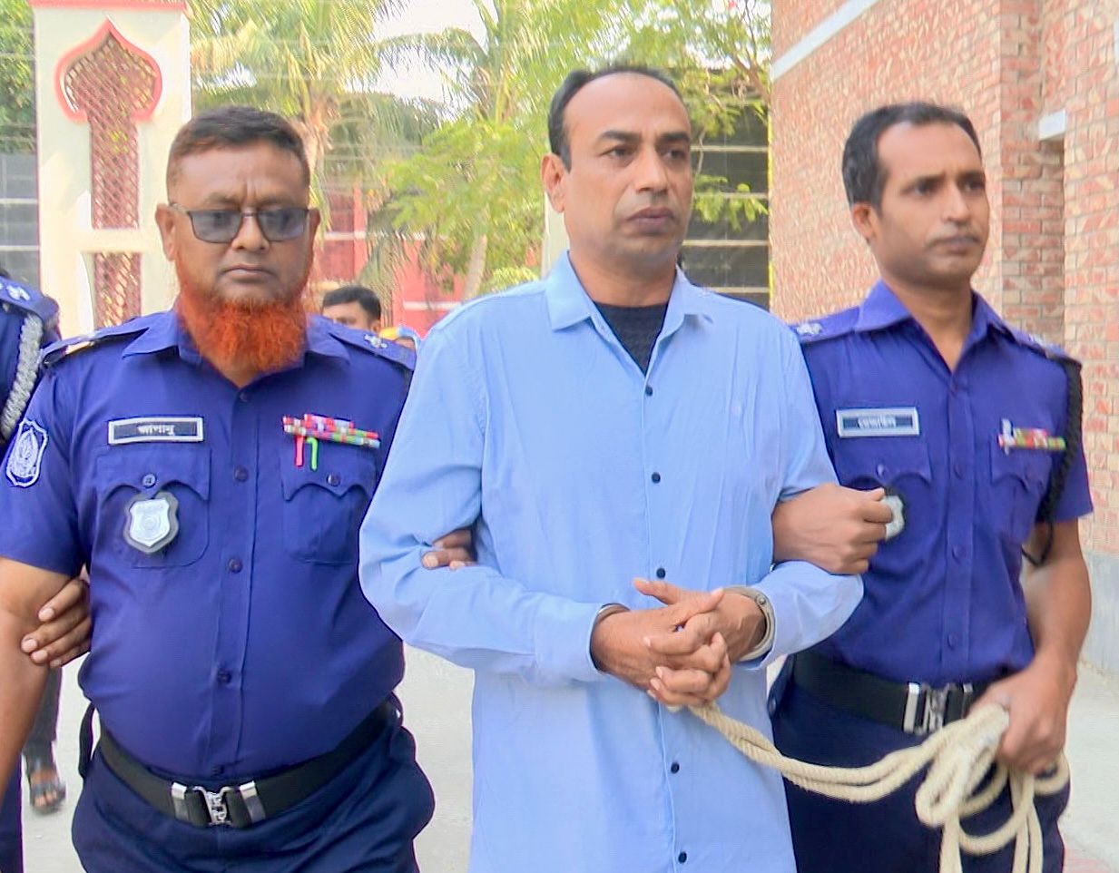 নাটোরে ছাত্রীকে অপহরণ-ধর্ষণের দায়ে প্রধান শিক্ষকের যাবজ্জীবন