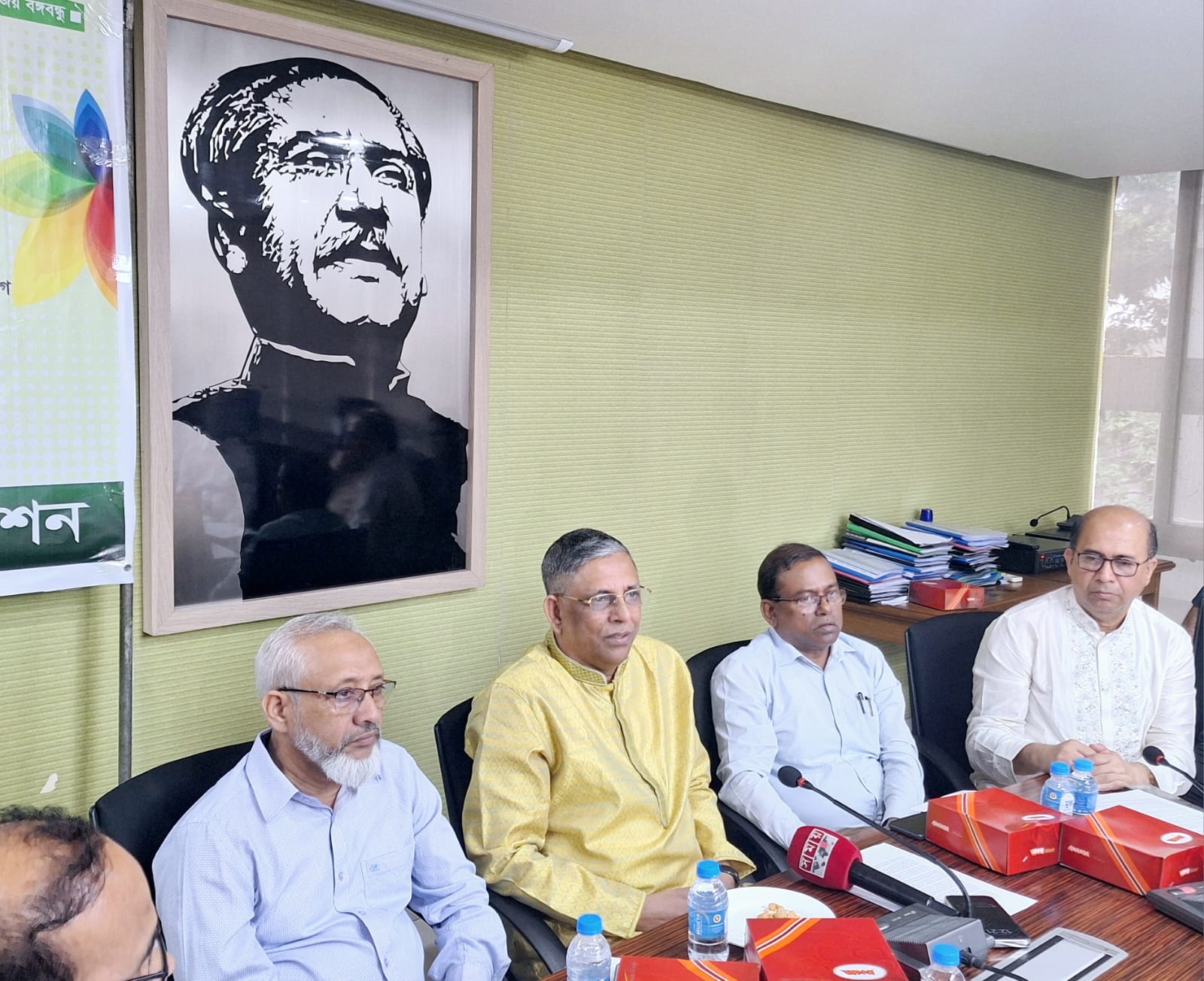 বাজেটে শেখ হাসিনা রক্ষণশীল পরিচয় দিয়েছেন: নাছিম