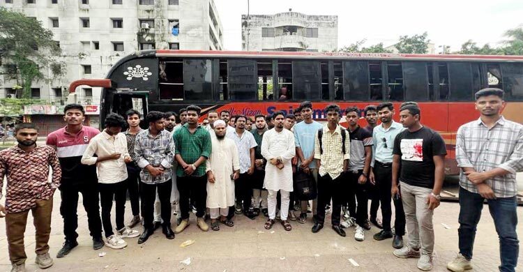 নানা প্রান্ত থেকে এনসিপির সমাবেশে আসছেন নেতাকর্মীরা