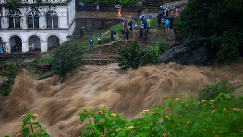 নেপালে আকস্মিক বন্যা ও ভূমিধসে নিহত ১১