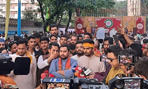 সরকারকে জনগণের সব বকেয়া বুঝিয়ে দেওয়ার আহ্বান নাহিদের