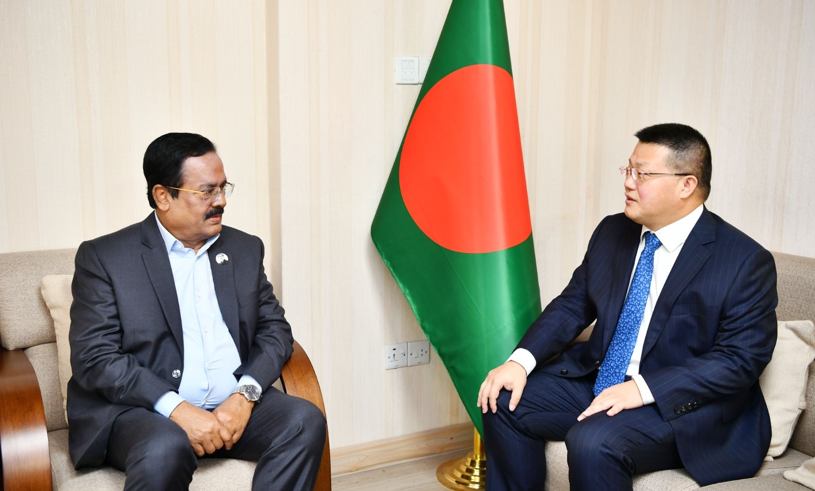 চীনের উদ্যোক্তাদের বস্ত্র ও পাট খাতে বিনিয়োগের আহ্বান মন্ত্রীর