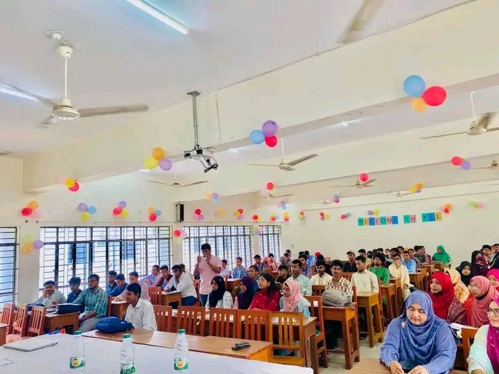 নবীনদের বরণ করে নিল রাজশাহী বিশ্ববিদ্যালয়