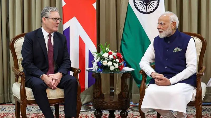 স্টারমারের ভারত সফরে বাণিজ্য, প্রতিরক্ষায় অংশীদ্বারিত্ব নিয়ে আলোচনা