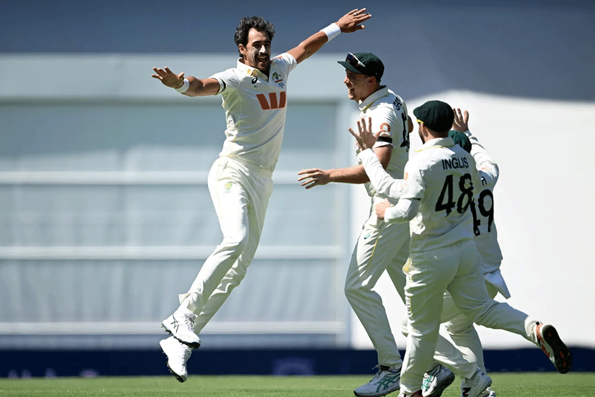 ওয়াসিম আকরামকে ছাড়িয়ে স্টার্কের রেকর্ড