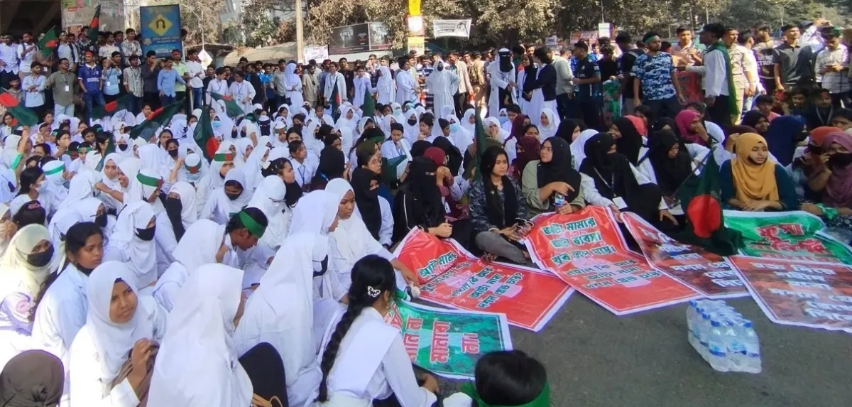 পলিটেকনিকের শিক্ষার্থীদের সাতরাস্তা মোড় অবরোধ