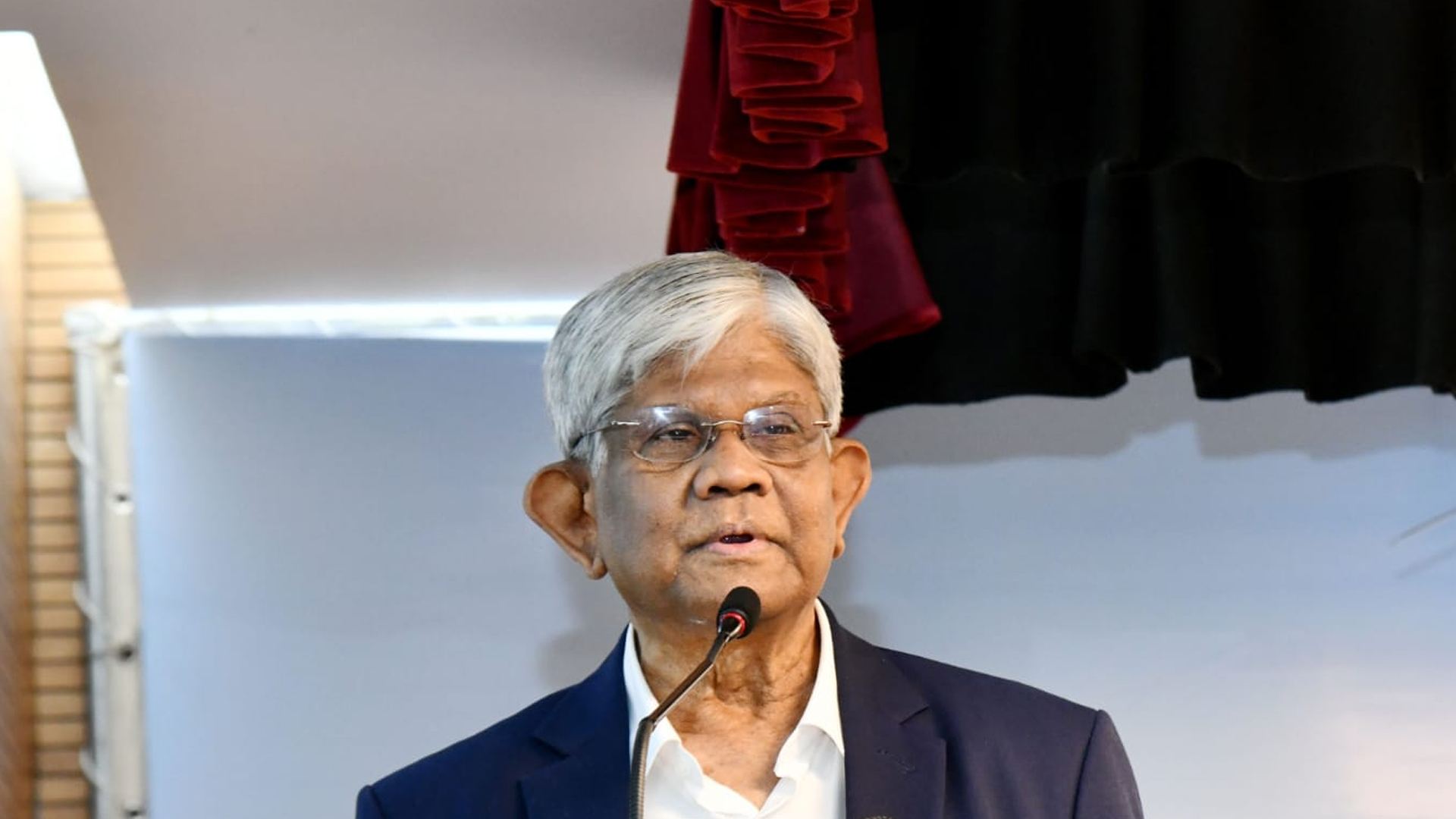 নির্বাচন সুষ্ঠু করতে অর্থ বরাদ্দে সরকার কার্পণ্য করছে না : অর্থ উপদেষ্টা