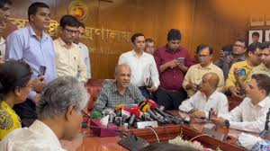 অস্ত্র উদ্ধার অভিযান বুধবার রাত থেকে: স্বরাষ্ট্র উপদেষ্টা