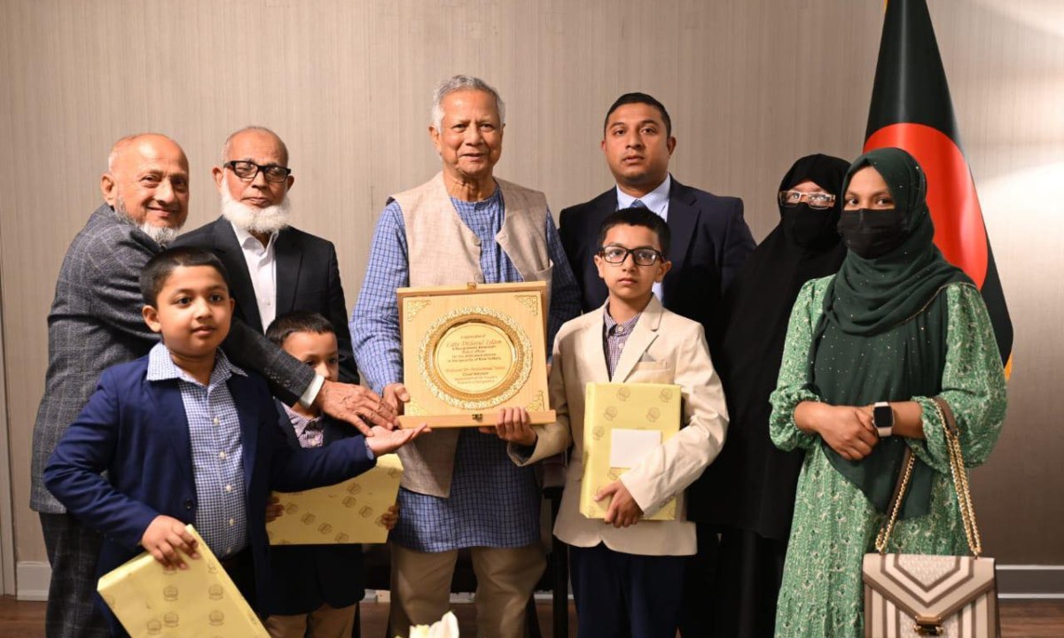 নিউইয়র্কে নিহত পুলিশ কর্মকর্তা দিদারুলের পরিবারের সঙ্গে প্রধান উপদেষ্টার সাক্ষাৎ