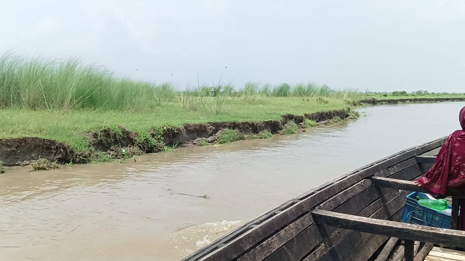 ফারাক্কার সব গেট খুলে দিয়েছে ভারত, পদ্মায় পানির চাপে ভাঙন