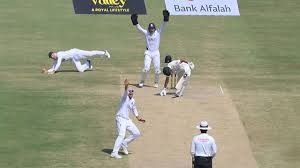 টেস্ট ক্রিকেটে লজ্জার ইতিহাস গড়ে হারল পাকিস্তান