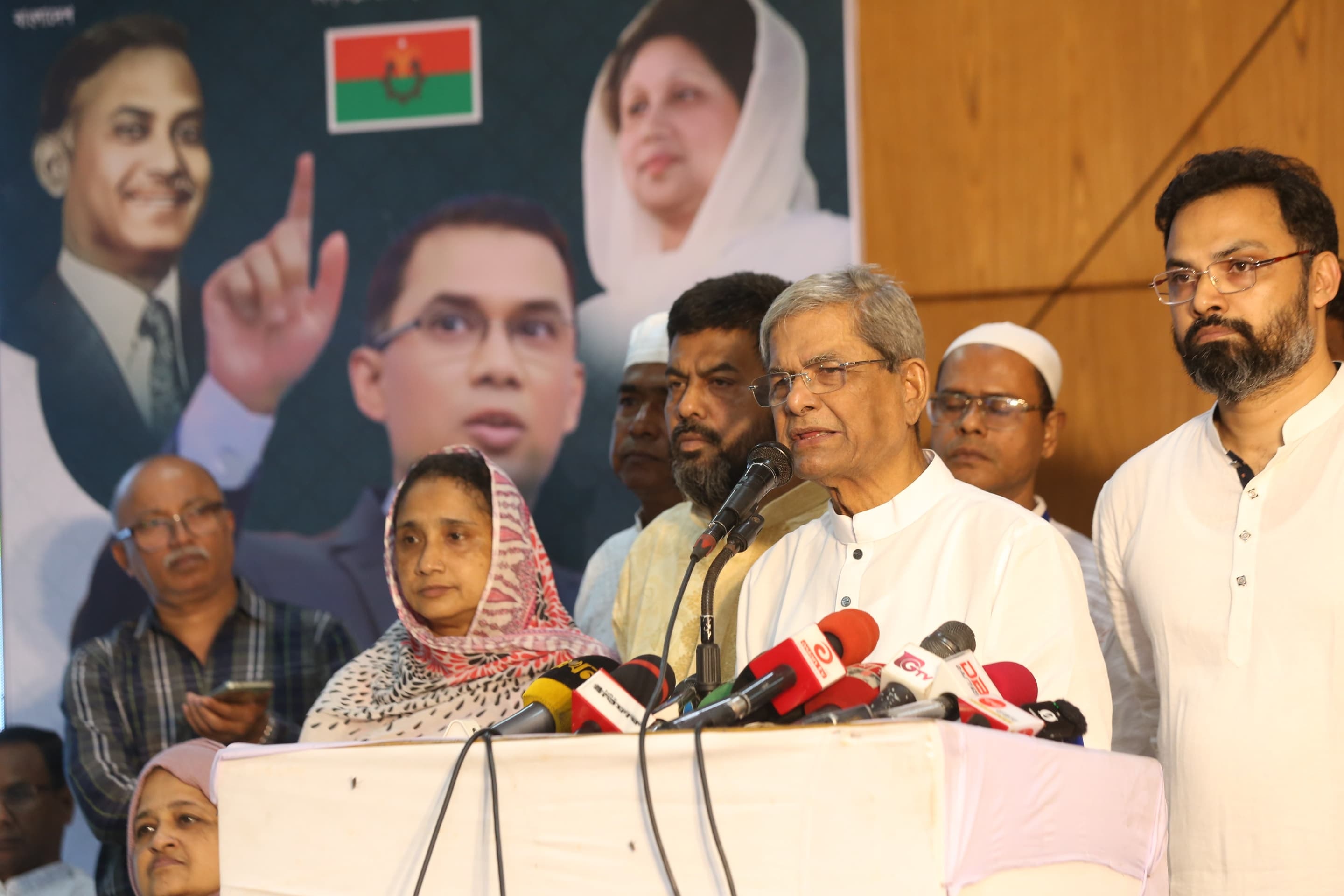 সরকার হটাতে ঢাকায় দুর্বোধ্য দুর্গ গড়ে তুলতে হবে : ফখরুল