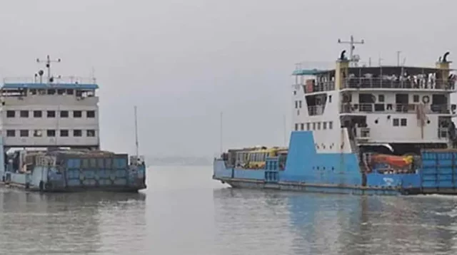 ৬০ ঘণ্টা পর আরিচা-কাজিরহাট নৌপথে ফেরি চলাচল শুরু