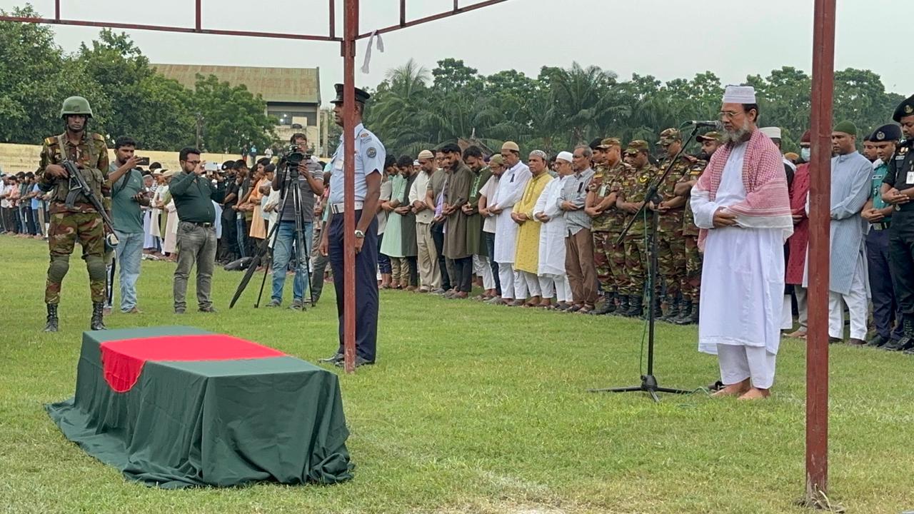 রাজশাহীতে চিরনিদ্রায় শায়িত পাইলট তৌকির