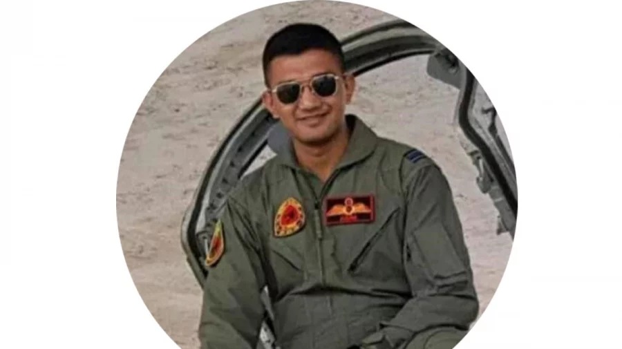 চট্টগ্রামে বিধ্বস্ত বিমানের এক পাইলট নিহত