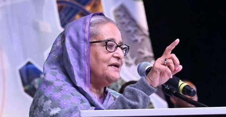 আ.লীগ পালিয়ে গেলে যুদ্ধ করলো কে, প্রশ্ন প্রধানমন্ত্রীর