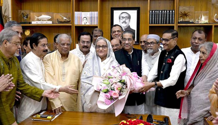 ঈদ শুভেচ্ছা বিনিময় করলেন প্রধানমন্ত্রী শেখ হাসিনা