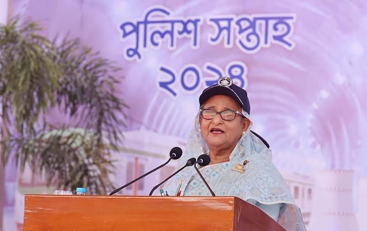 জনগণের সেবা ও সন্ত্রাস দমন করুন : পুলিশকে প্রধানমন্ত্রী