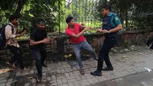 বয়সসীমা ৩৫দাবি: আন্দোলনরতদের ওপর পুলিশের লাঠিচার্জ