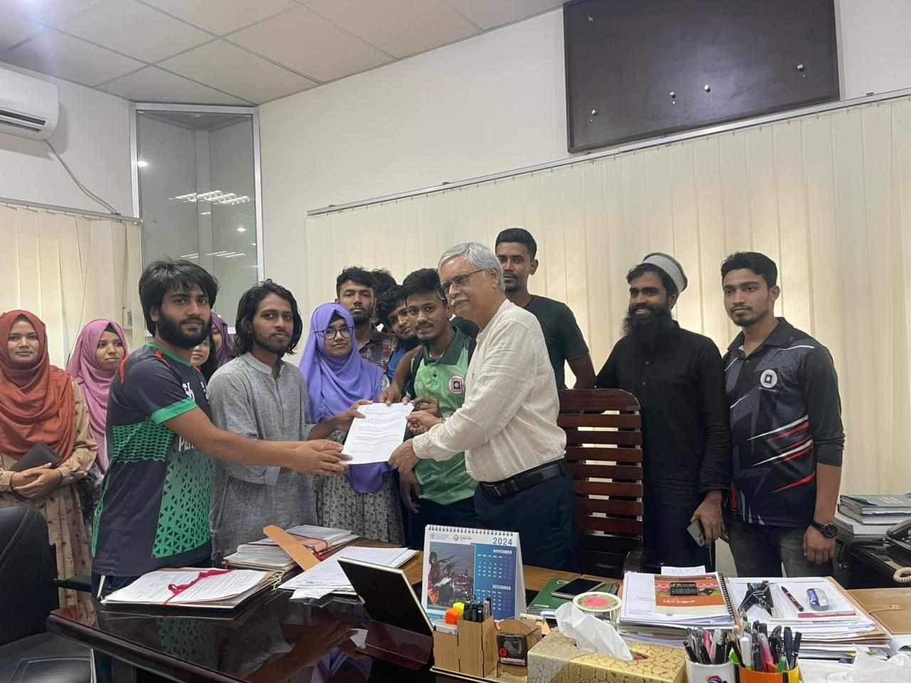 পোষ্য কোটা বাতিলের দাবিতে রাবি উপাচার্য বরাবর স্মারকলিপি প্রদান