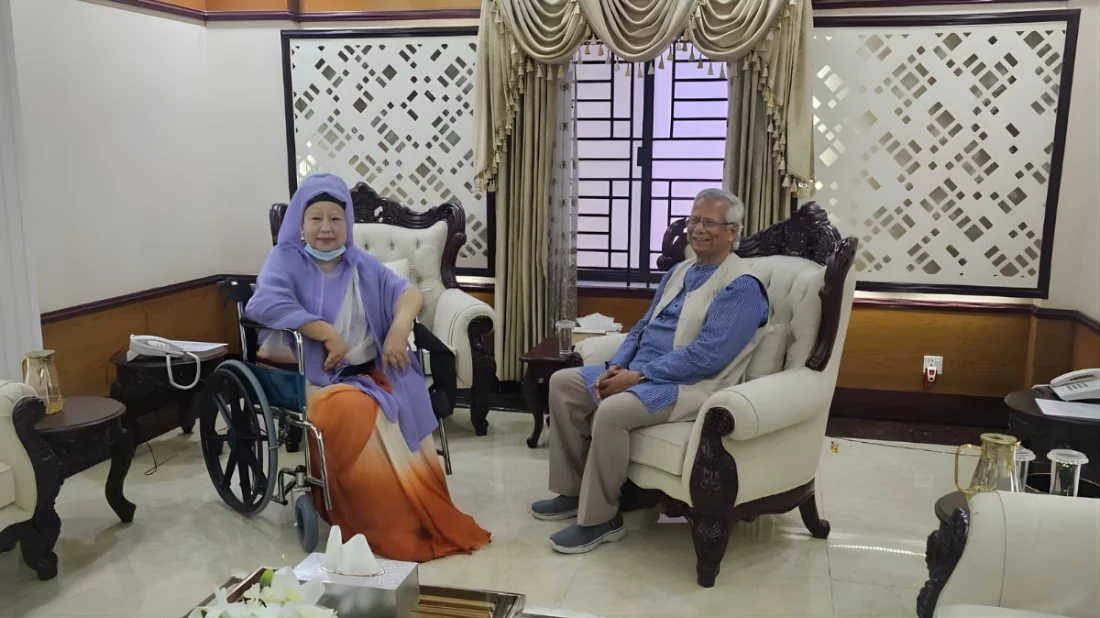 খালেদা জিয়ার স্বাস্থ্যের খোঁজ নিতে এভারকেয়ারে প্রধান উপদেষ্টা