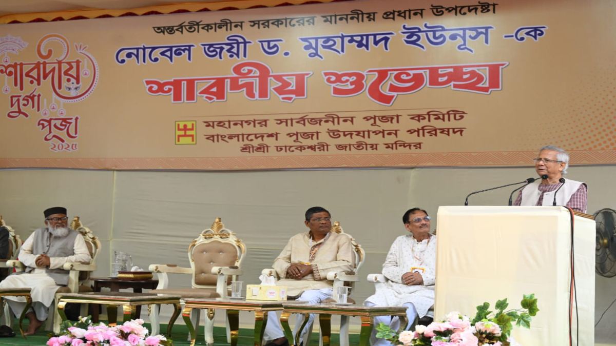 প্রধান উপদেষ্টার ঢাকেশ্বরী মন্দির পরিদর্শন