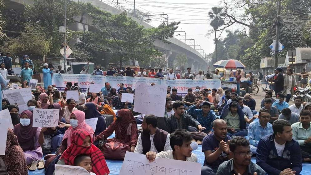 প্রাথমিকের বাতিল হওয়া নিয়োগের দাবিতে ১০ম দিনের মতো শাহবাগে চাকরিপ্রার্থীরা