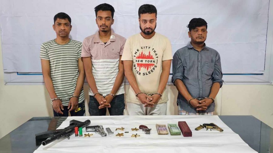 চুরির মামলার তদন্তে নেমে মিললো অবৈধ অস্ত্রের সন্ধান