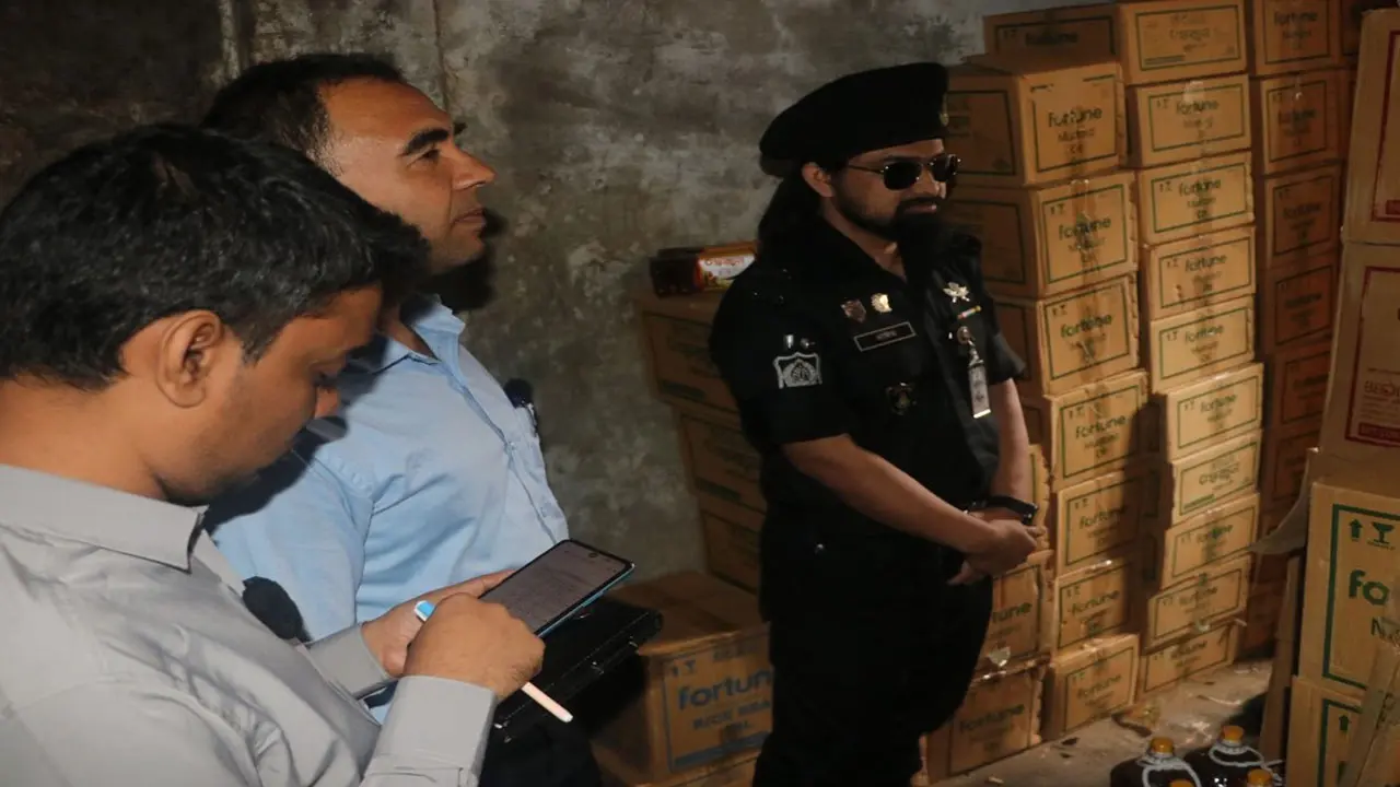 র‌্যাবের অভিযানে এক দিনে ১ লাখ ৬৫ হাজার লিটার ভোজ্য তেল জব্দ