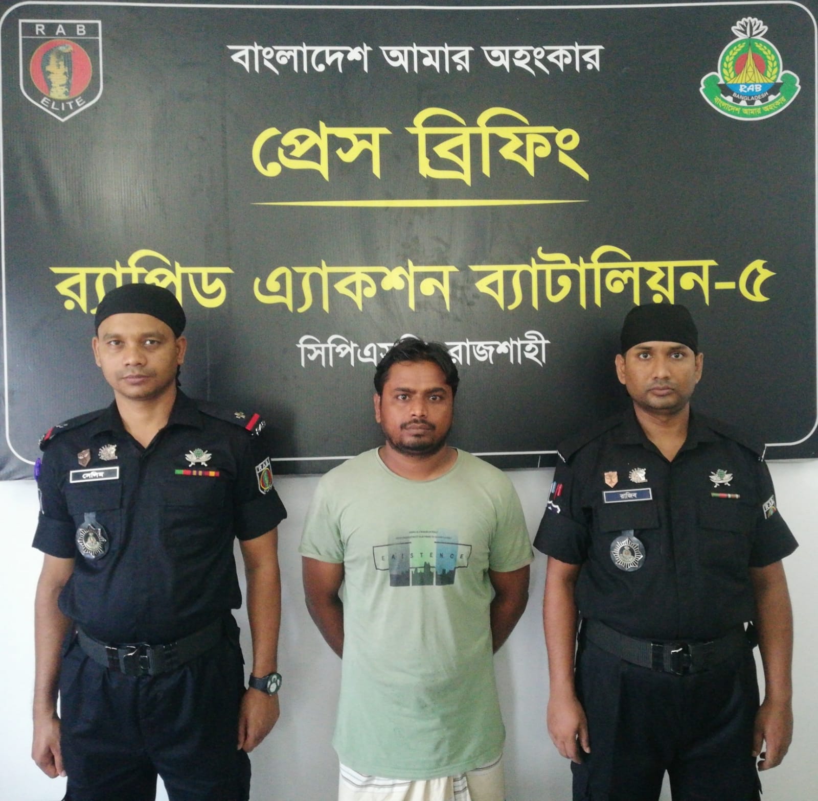 রাজশাহীতে দুটি বিদেশি পিস্তলসহ শিবির ক্যাডার গ্রেপ্তার