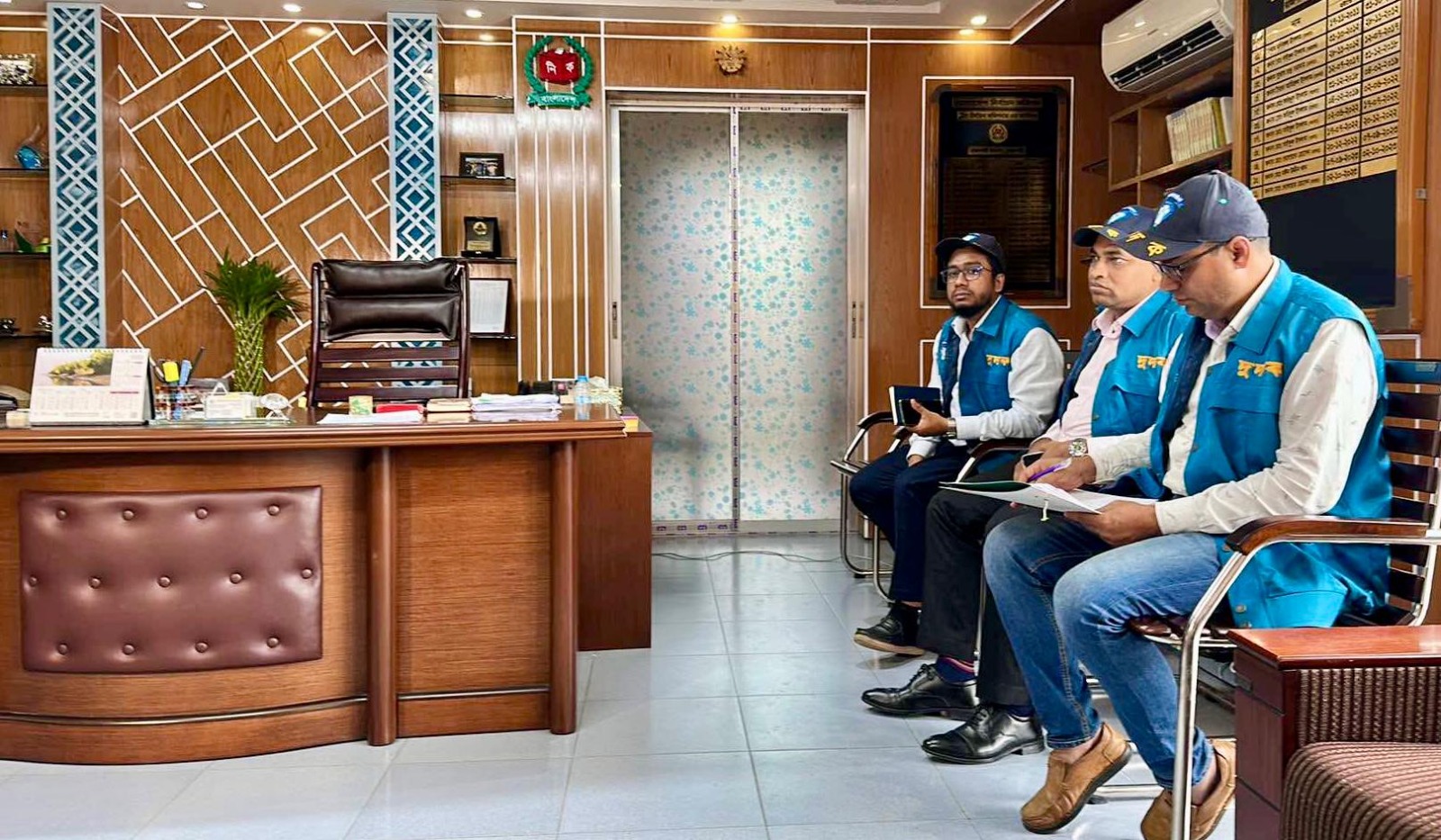 রাজশাহী নির্বাচন কার্যালয়ে দুদকের হানা