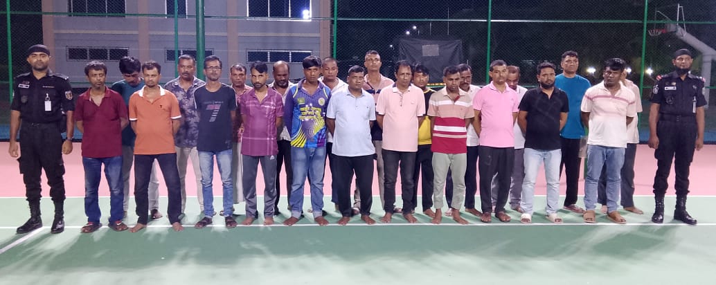 জুয়ার আসরে অভিযানে ২২ জুয়ারি আটক