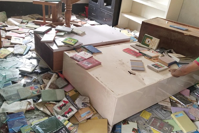 রাজশাহীতে পাঠাগারেও দুর্বৃত্তদের তাণ্ডব