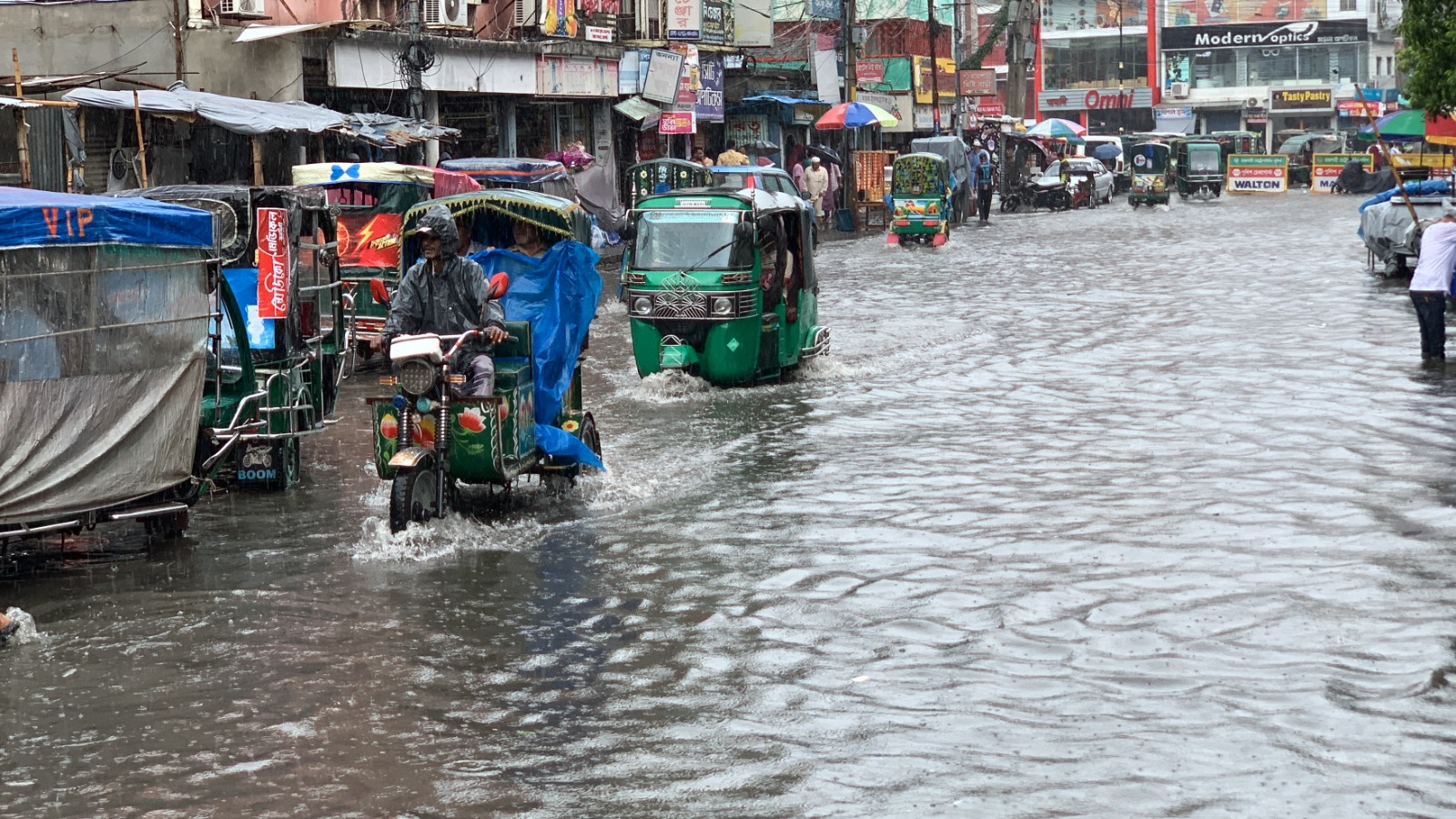 মৌসুমের সর্বোচ্চ বৃষ্টিপাতে রাজশাহীতে জলাবদ্ধতা