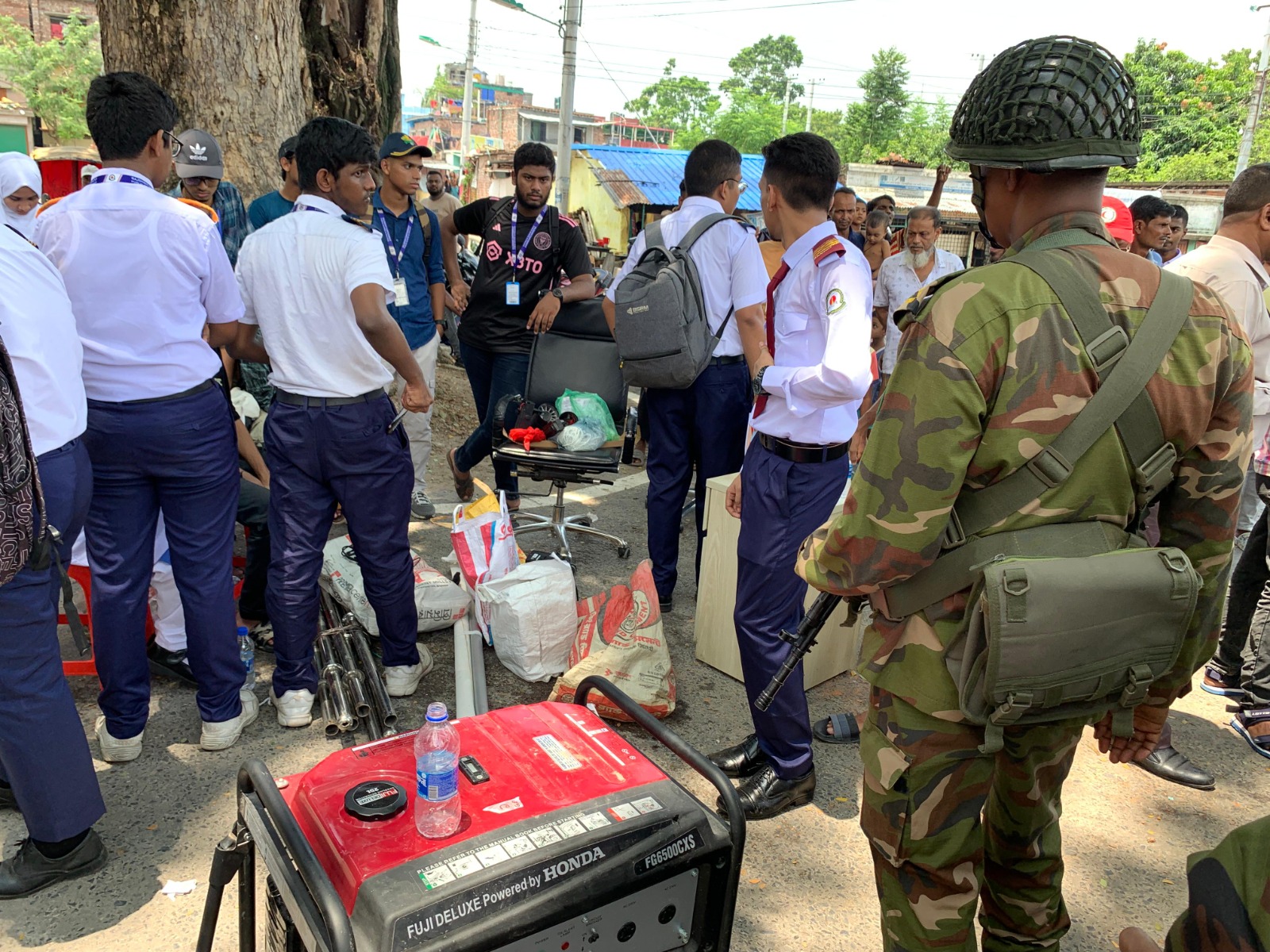 রাজশাহীতে লুট হওয়া মালামাল উদ্ধারে মাঠে সেনাবাহিনী