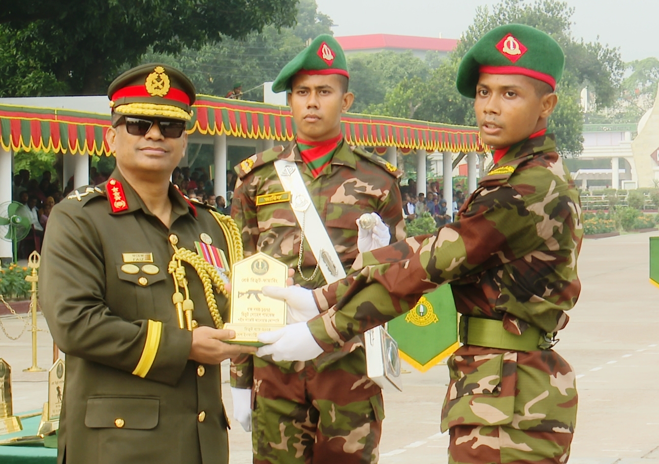 রাজশাহী সেনানিবাসে সমাপনী কুচকাওয়াজ অনুষ্ঠিত