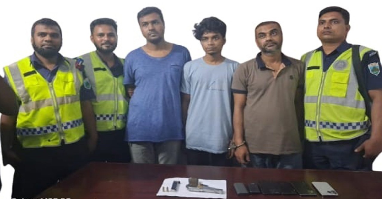 চারঘাটে বিদেশি পিস্তল-গুলিসহ গ্রেপ্তার ৩