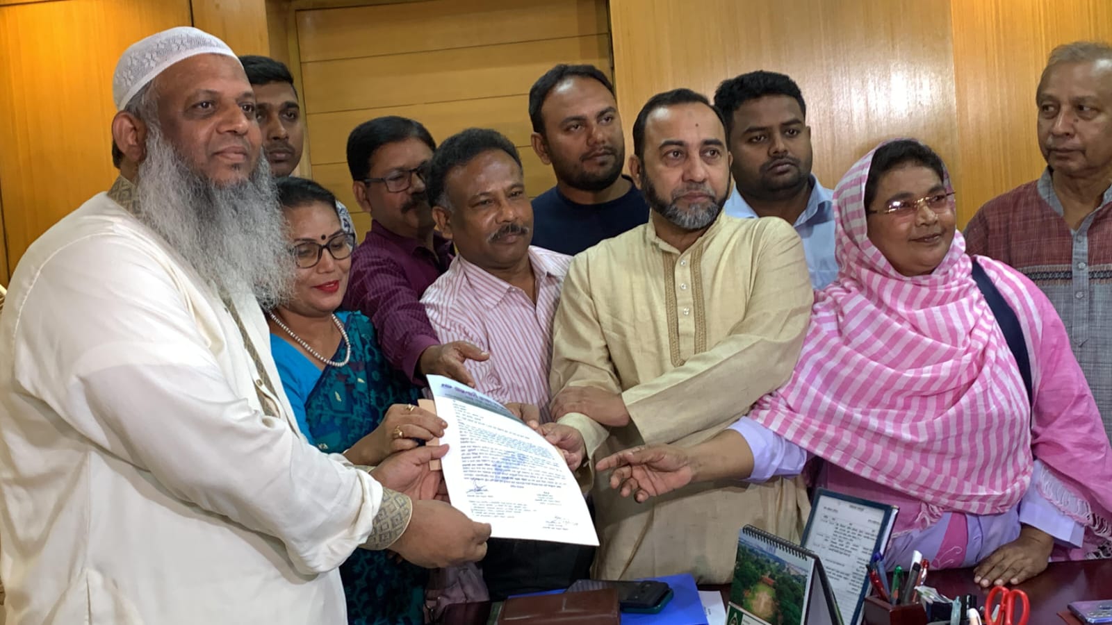 বন্ধ স্টেশন ও ট্রেন চালুর দাবিতে পশ্চিমাঞ্চল রেলের জিএমকে স্মারকলিপি