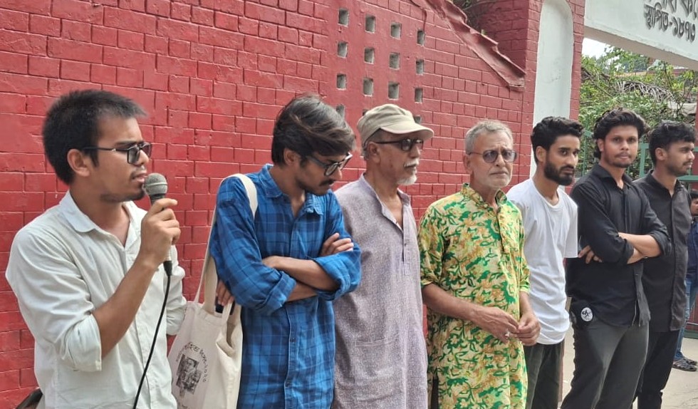 রাজশাহীতে ম্যানহলে পড়ে ‘জুলাইযোদ্ধা’ আহত, প্রতিবাদে সমাবেশ