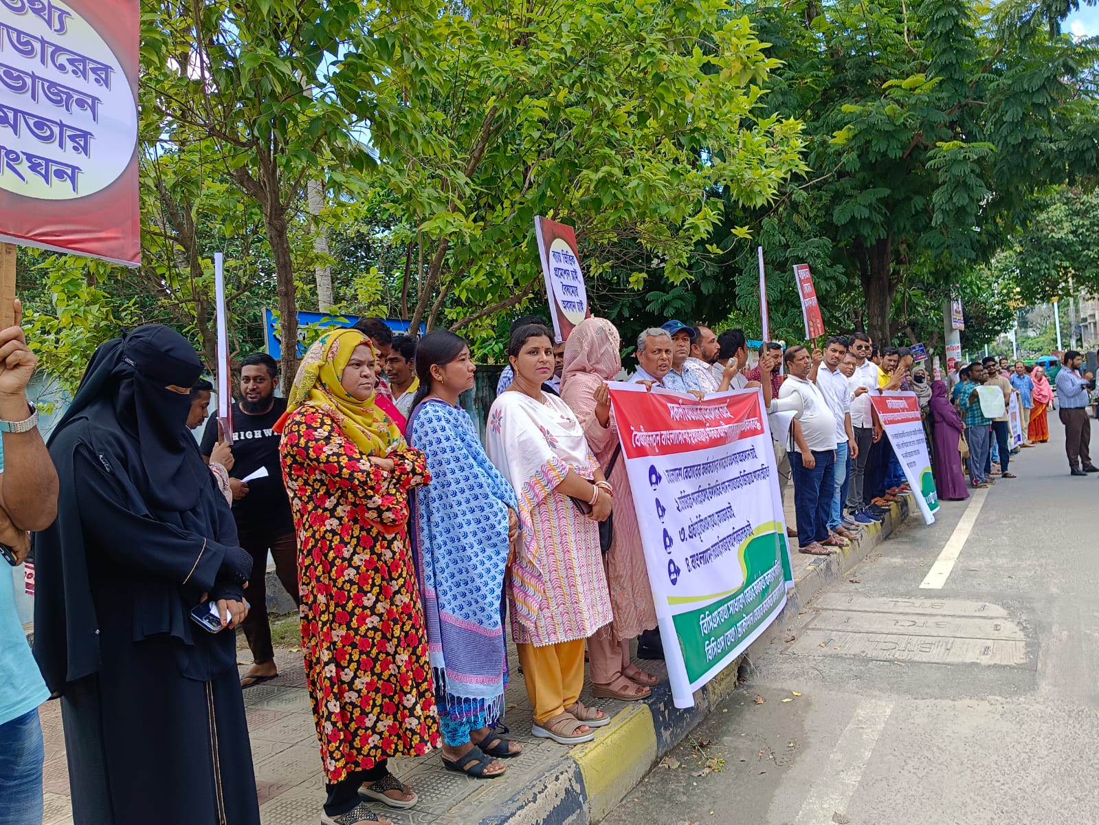 বৈষম্য নিরসন না হলে রাজশাহী বেতারে কর্মবিরতির হুমকি