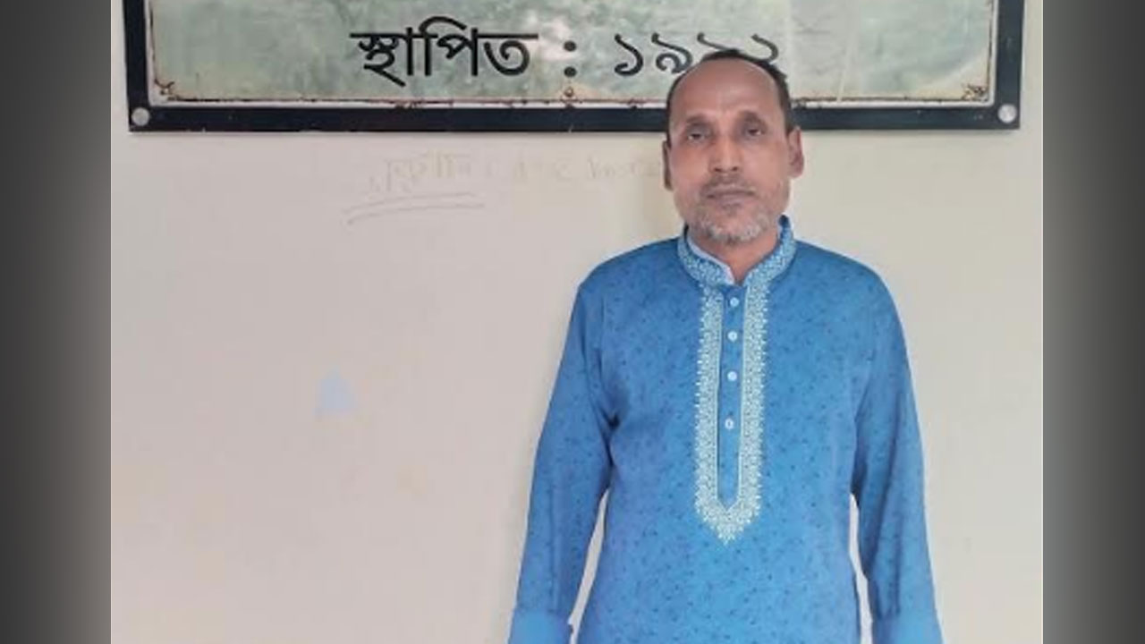 ৫১ বছর বয়সে রাকসু নির্বাচনে প্রার্থী হলেন মোর্শেদ