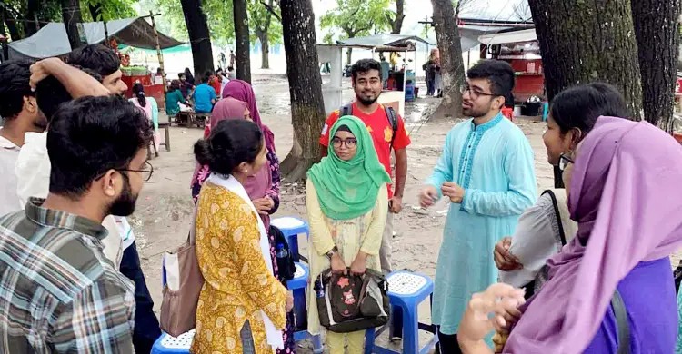 ছুটি শেষে ফের জমে উঠেছে রাকসু নির্বাচনের প্রচারণা
